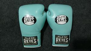 Guantes de Boxeo Profesionales Cleto Reys de Cuero Vacuno de Alta Calidad, Personalizables, con Cierre de Gancho y Bucle, Transpirables y que Absorben la Humedad - Product Image 4