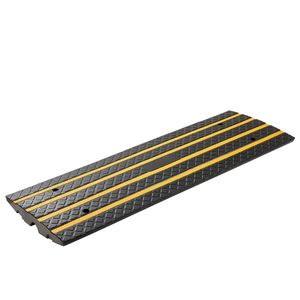 Rampa in Gomma per Auto con Capacità di Carico di 15 Tonnellate, Altezza 6,6 cm, Strisce Riflettenti Gialle, Rampa per Marciapiede - Product Image 4