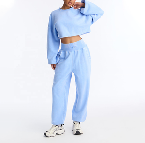 Conjunto de 2 Piezas de Felpa para Mujer con Logotipo Personalizado, Sudadera Corta Azul Claro, Pantalones Deportivos Holgados, Atuendo Informal para Todas las Temporadas - Product Image 1