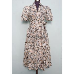 Elegante Vestido Midi Moderno para Oficina o Fiesta, Corte en A, Cuello en V, Manga Corta, Estampado Floral, Tejido de Algodón, Hecho a Mano, Transpirable, Casual - Product Image 3