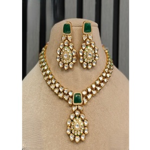 Ensemble collier et boucles d'oreilles en alliage plaqué or éblouissant avec pierre verte, cristal et strass, bijoux de mariage pour femmes, style classique - Product Image 1