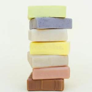 Jabones Artesanales Hechos a Mano con Aceites Esenciales Naturales de Marca Privada - Product Image 1