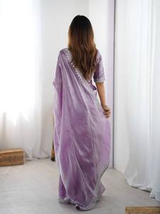 Sari en soie haut de gamme de créateur avec détails en sequins et chemisier sur mesure – Collection exclusive pour l'exportation - Product Image 3