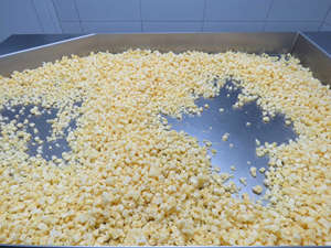 Piña IQF Premium Vietnam Cubos de piña congelada Piña IQF pelada para producción de bebidas de panadería y tiendas minoristas - Product Image 3