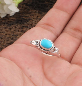 Bague Solitaire Classique Bohème Faite à la Main en Argent Sterling 925 avec Turquoise Ovale Sertie Clos, Certifiée Mariage de Jaipur - Product Image 1