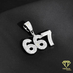 Collier pendentif personnalisé en moissanite de luxe avec lettres cursive scintillantes et chaîne torsadée, pendentif entièrement serti de pierres. - Product Image 5