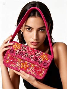Sac à bandoulière léger fait main perlé style bohème floral écologique, tendance Y2K, idéal pour mariage et soirée - Product Image 4