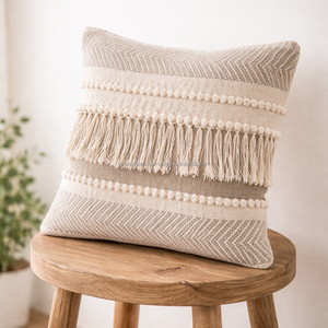 Fundas de cojín cuadradas étnicas boho con cremallera y patrón de chevron 20x20, cojines boho para asiento con flecos frontales - Product Image 1