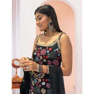 Conjunto de Salwar Kameez de Poliéster de Diseño, Bordado, para Fiesta, con Trabajo de Lentejuelas - Product Image 1