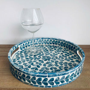 ถาดเสิร์ฟพร้อมถาดไม้ลายตารางหมากรุกทำจากเรซินใช้งานได้หลากหลายสำหรับห้องนั่งเล่นและห้องรับประทานอาหาร - Product Image 4