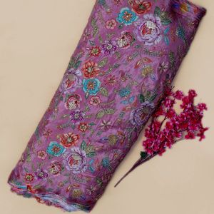 Charmant tissu en crêpe léger brodé de fleurs lilas mauve avec des accents de sequins complexes, style ethnique indien pour mariage AMBICA - Product Image 4