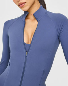 Chaqueta de yoga para mujer de fabricante OEM, elástica, de secado rápido, con cremallera completa, cuello alto, orificios para los pulgares, ajuste ceñido, Spandex/Nylon 220g frontal - Product Image 2