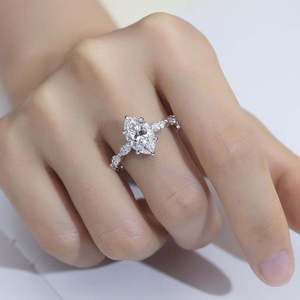 Bague de mariage de luxe en or blanc massif 14K 18K avec diamant taille marquise et pierres latérales, bijoux de mariée personnalisés pour femme - Product Image 5