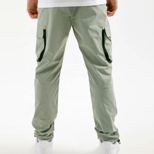 Pantalon cargo fuselé réglable pour hommes avec caractéristiques personnalisées Tissu extensible durable Marque personnalisée Multi-poches - Product Image 2