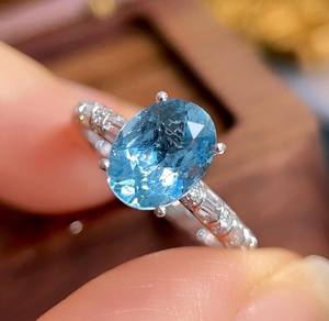 Bague artisanale Santa Maria en aquamarine pavée d'or blanc 18 carats, bijoux de luxe pour fiançailles et mariage, cadeau élégant pour femme - Product Image 4