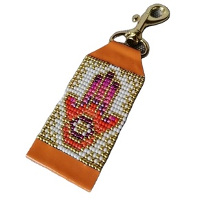 Porte-clés et porte-clés brodés de perles faits à la main de fleurs mignonnes d'Inde avec un nouveau design élégant et un look chic - Product Image 3