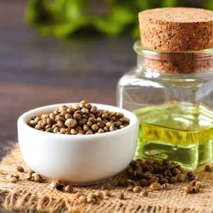 Huile de graines de chanvre naturelle pressée à froid, qualité alimentaire, riche en acides gras essentiels pour les soins de la peau et des cheveux, la cuisine et le soutien de la santé - Product Image 1