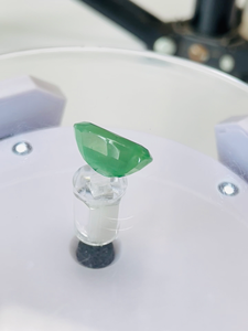 Émeraude naturelle de Zambie, taille ovale, 8,81 carats, pierre précieuse de bonne qualité avec lueur et belle couleur, disponible à prix avantageux. - Product Image 3