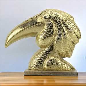Sculpture en aluminium tête de toucan dorée 28x8x33cm, faite à la main, plaquée or, écologique, décoration de table moderne pour salon - Product Image 5