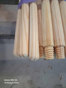 Manche de balai en bois de pin naturel de qualité supérieure, manche en bois robuste et durable pour les articles de nettoyage ménager - Product Image 3