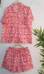 Conjunto de pijamas familiares 100% algodón estampado a mano |   Ropa de dormir a juego para adultos y niños |   Ropa de dormir de manga corta con botones - Product Image 4