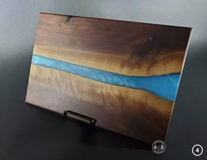 Planche à découper en bois d'acacia rustique et résine, faite à la main, de qualité supérieure, pour charcuterie, fromage, pain et usage quotidien - Product Image 4