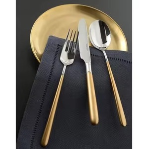Juego de Cubiertos Metálicos de Lujo para Hostelería, para la Comodidad de los Huéspedes y la Elegancia de la Mesa - Product Image 5