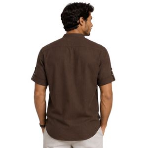 เสื้อเชิ้ตเฮนลีย์ผ้าลินินผสมสีน้ำตาลกาแฟสำหรับผู้ชาย ปกแมนดาริน แขนสั้น สไตล์ลำลองสำหรับฤดูร้อน แต่งลายปัก จับจีบ  รับผลิตตามแบบ OEM - Product Image 2