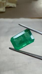 Émeraude naturelle zambienne de 4,31 carats, taille octogonale, pierre précieuse verte certifiée pour la fabrication de bijoux, vente en gros - Product Image 4