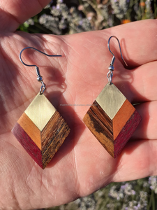 Boucles d'oreilles gravées au laser personnalisées avec perle élégante, parfaites pour les mariages, les fiançailles, les fêtes et les cadeaux personnalisés réfléchis - Product Image 4