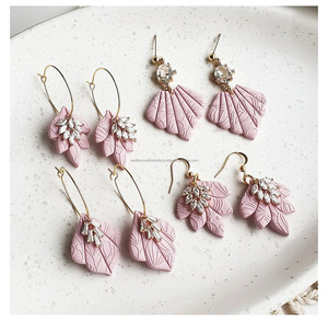 Boucles d'oreilles bijoux en résine pour dames à la mode meilleure qualité bijoux de mode dernières boucles d'oreilles pour la fête de mariage - Product Image 2