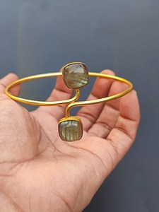 กำไลข้อมือแบบคลาสสิกประดับพลอย บลูเลซอาเกต ทองเหลืองชุบทอง ทำด้วยมือ ปรับขนาดได้ เหมาะสำหรับงานแต่งงาน งานปาร์ตี้ โดย UO - Product Image 6