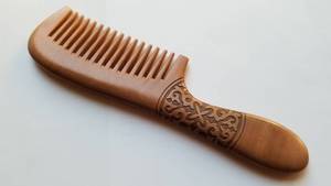Peine de madera de sándalo marrón Natural Crafts, peine de dientes anchos personalizable, herramienta duradera para peinar el cabello, personalizado y de moda. - Product Image 4