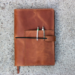 Cuaderno de piel de cabra personalizado A5, recargable, con soporte para bolígrafo, hecho a mano, estilo empresarial, papel rayado, logotipo personalizado en relieve - Product Image 2