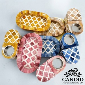 Ensemble d'encensoirs religieux en bois faits à la main en résine, écologiques, avec motif géométrique, aux couleurs jaune, bleu et rose - Product Image 5