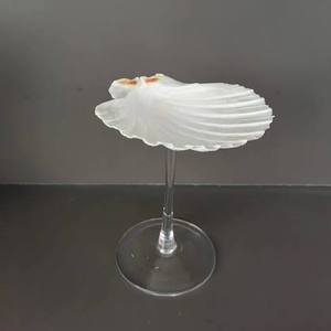 Verre sculpté moderne en forme de coquillage pour les fêtes du Nouvel An et le service de cocktails, avec des accents en verre transparent en forme de coquille, en provenance du Vietnam, vente en gros - Product Image 2
