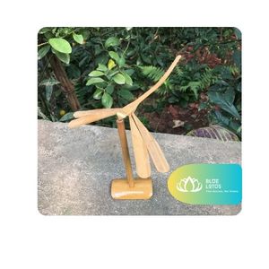 [BEST SELLER] Jouet libellule en bambou peint à la main pour le jeu en plein air et le plaisir des enfants, provenant de Hanoï - Product Image 1