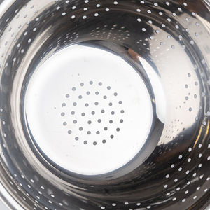 Coladores de acero inoxidable de calidad garantizada, ideales para enfriar pasta rápidamente mediante un flujo de aire rápido. - Product Image 2