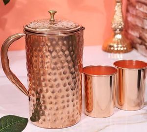 Ensemble de carafes en cuivre pour la présentation artistique sur le comptoir de cuisine, service d'eau, ensemble en métal avec verres, durable, réutilisable, pour le service à table - Product Image 3
