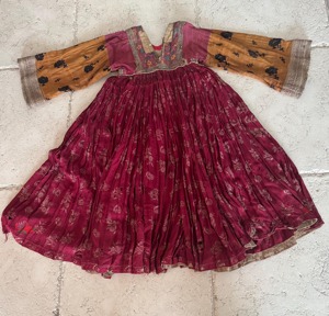 Robe longue afghane imprimée bordeaux avec corsage brodé, manches contrastantes, jupe plissée évasée, tenue ethnique décontractée pour femme - Product Image 2