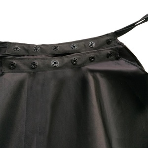 Cape de barbier jetable durable et imperméable pour la coupe de cheveux en salon, fabriquée en polyester - Product Image 5