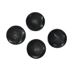 กระดุมเขาควายแท้ทรงกลมสีดำ 4 รู แบบสั่งทำพิเศษสำหรับเสื้อโค้ท สูท แจ็คเก็ต และเสื้อผ้าสำหรับผู้หญิงและผู้ชาย - Product Image 3