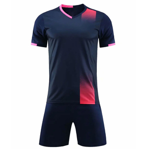 Maillots de football personnalisés en gros à manches courtes, respirants, écologiques, à séchage rapide, avec face en mesh, pour kit d'entraînement d'équipe de football - Product Image 1