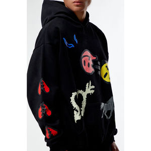 Sudadera con capucha de estilo moderno con estampado en relieve, corte holgado, tacto cálido y detalles gráficos texturizados únicos. - Product Image 4