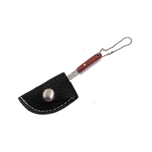 Llavero Abridor de Botellas de Acero Inoxidable Ecológico Forjado a Mano, Forma Irregular, Metal Duradero, Estilo Clásico, Mango de Madera con Cadena - Product Image 2