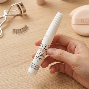 กาวติดเล็บสูตรพิเศษ 2 กรัม สูตร UV รับผลิตแบรนด์ส่วนตัว OEM/ODM สำหรับติดปลายเล็บ - Product Image 1