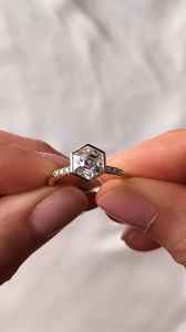 Bague unique en diamant hexagonal de 2,02 carats, cultivé en laboratoire, scintillant, pour femmes, élégante, en or massif 14 carats, bijou de fiançailles, cadeau pour les amoureux - Product Image 4