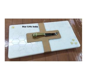 Plateau à fromage de style européen en résine d'ardoise et bois d'acacia, design moderne et artistique, assiettes de Noël, style luxueux - Product Image 1