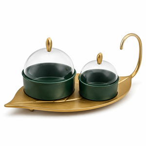 Ensemble de plats de service distinctifs avec couvercles, alliant le caractère du bois naturel et les détails métalliques élégants dans un décor épuré - Product Image 3