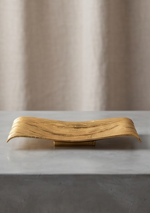 Plateau doré contemporain minimaliste, texture sculpturale, objet d'art pour la cuisine et la salle à manger - Product Image 2